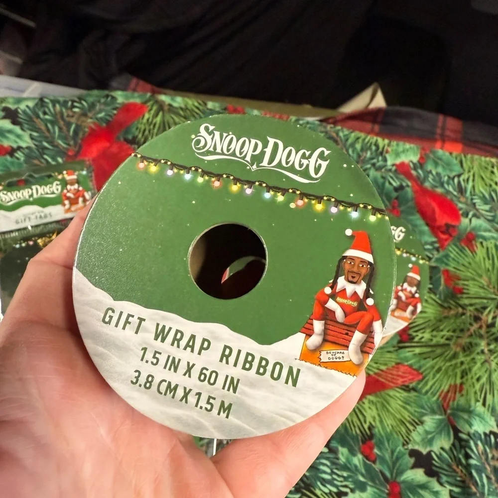 Snoop Dogg NEW Holiday Gift Wrap Ribbon Set - Red and Green and Name Tag Labels